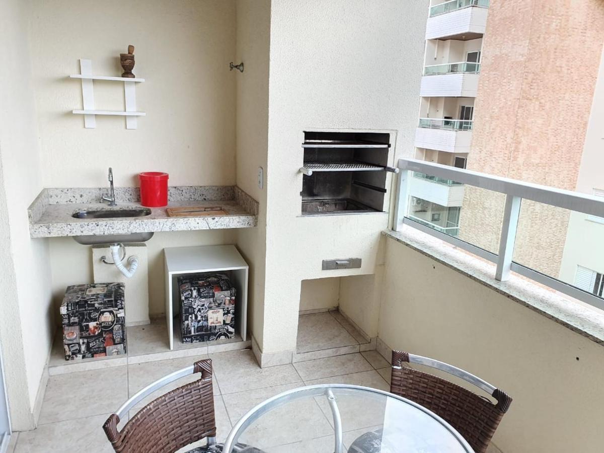 Apartamento com Varanda